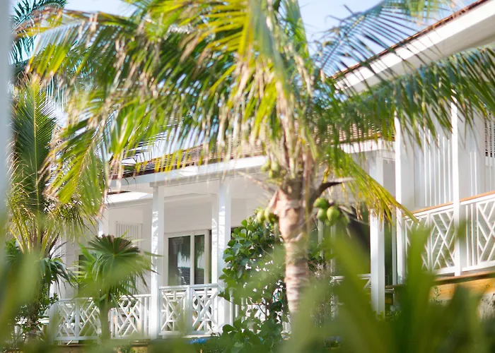 Coral Sands Inn & Cottages